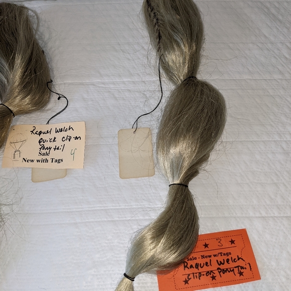 R.W. Blonde Clip in Ponytail - Picture 8 of 9